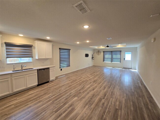 Building Photo - 1126 Ainsley Ln