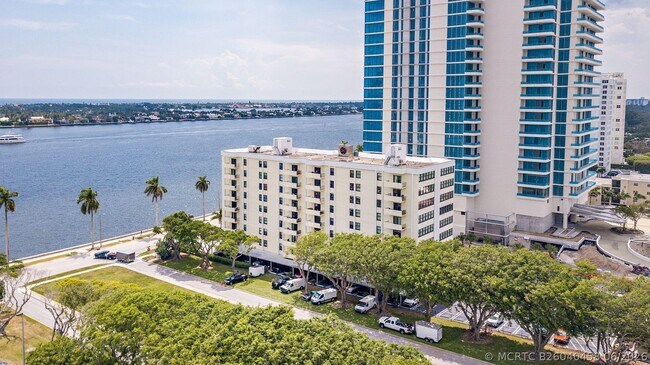 Building Photo - 1501 S Flagler Dr