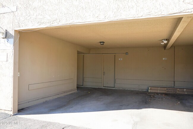 Building Photo - 1261 N 84th Pl