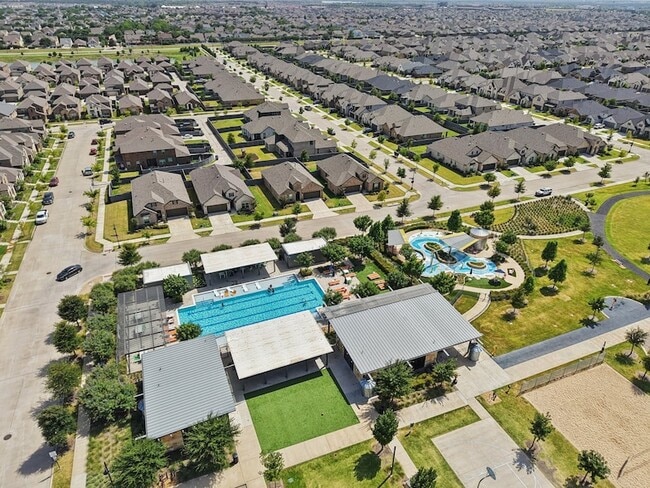 Building Photo - 847 Longbranch Way