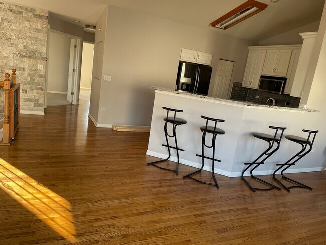 Building Photo - 3031 Saganashkee Ln