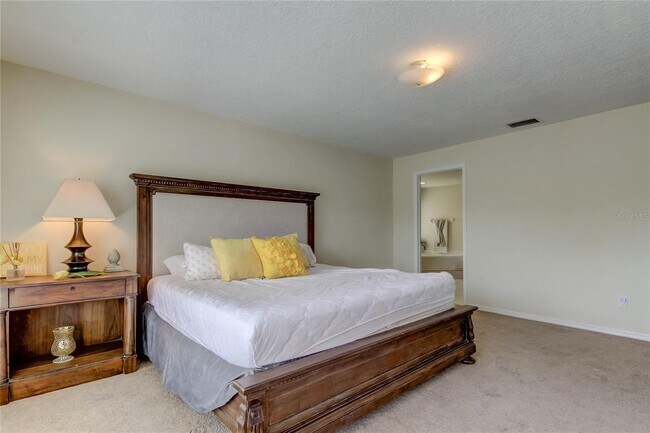 Building Photo - 9401 Woodbay Dr