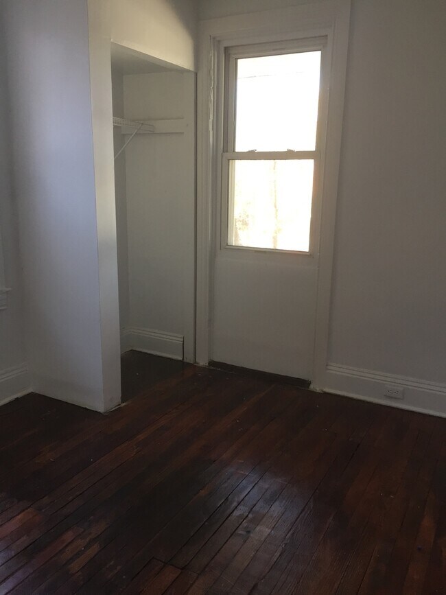 Building Photo - 5 Bedroom Home For Rent! York City SD