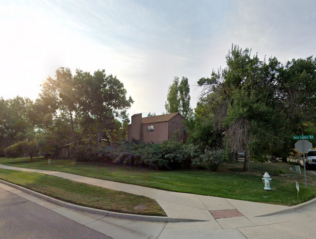 Primary Photo - Pleasant Gunbarrel home 3/2.5/2 car