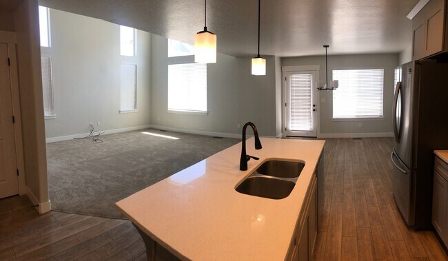 Building Photo - AMAZING HOME IN SOUGHT AFTER EXCHANGE DEVELOPMENT W/ 2 CAR GARAGE