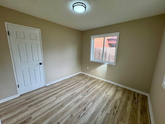 Building Photo - 6120 E 24th St