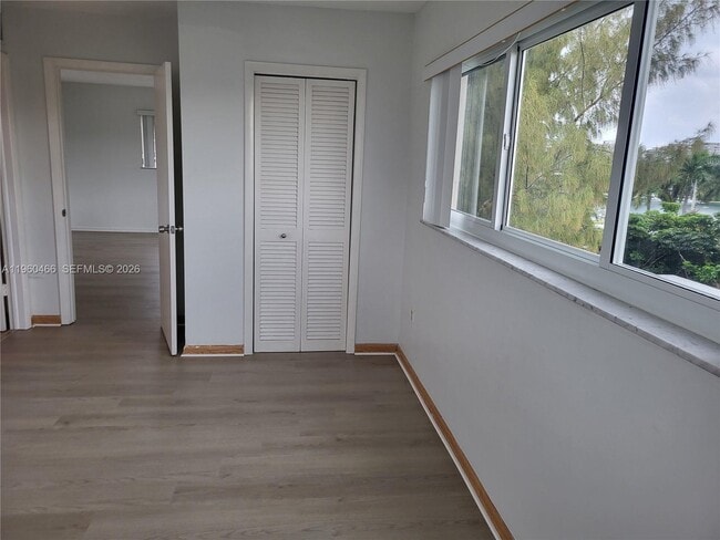 Building Photo - 1020 94th St