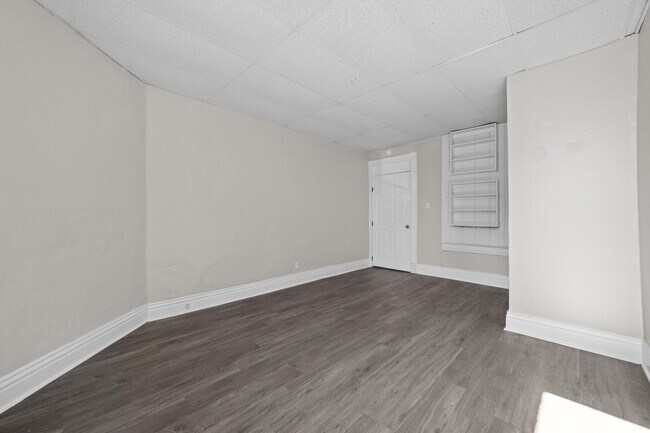 Building Photo - 652 N 29th St