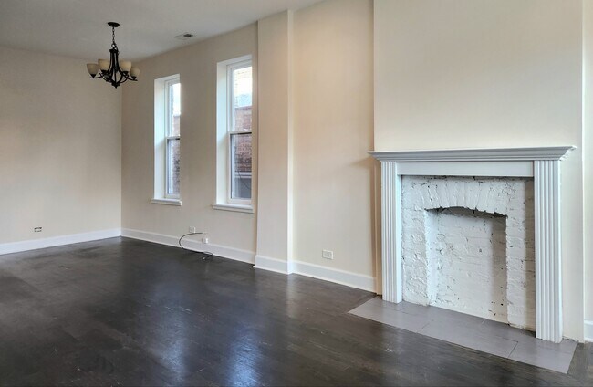 Building Photo - 4012 W Armitage Ave