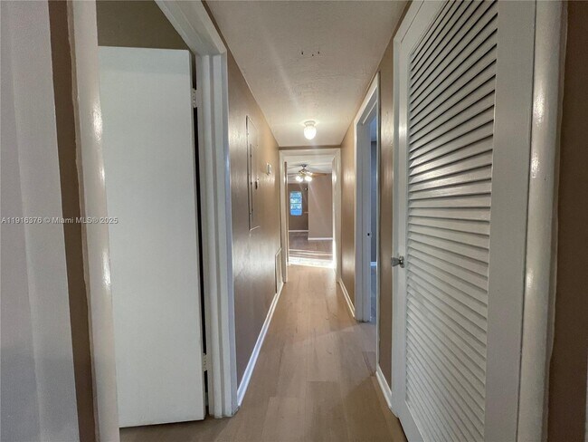 Building Photo - 19700 Whispering Pines Rd