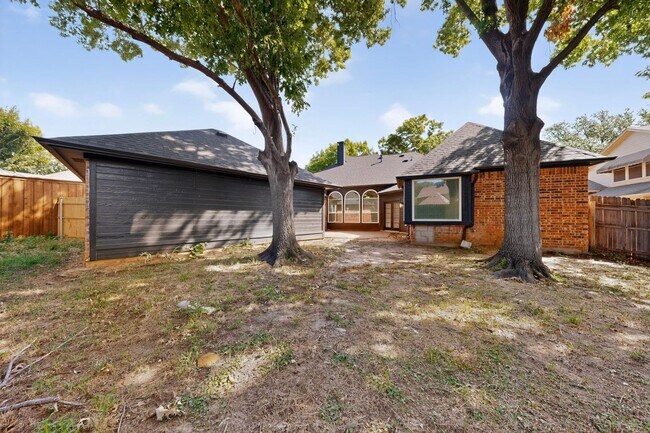 Building Photo - 720 Cliffmoor Dr