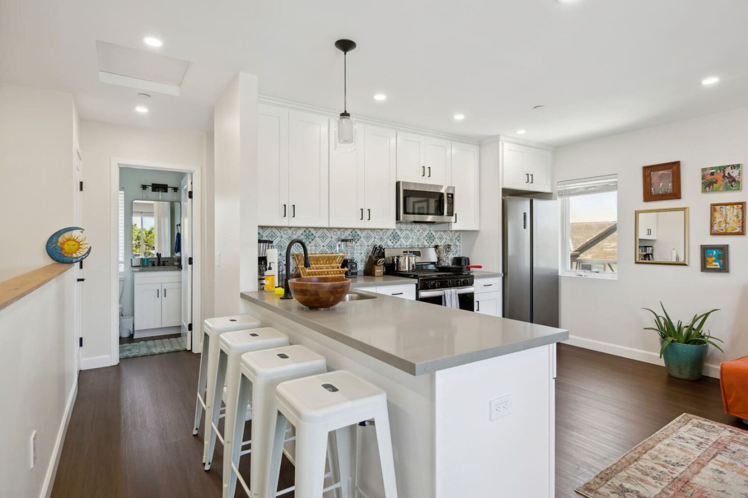 Building Photo - 721 E 22nd St