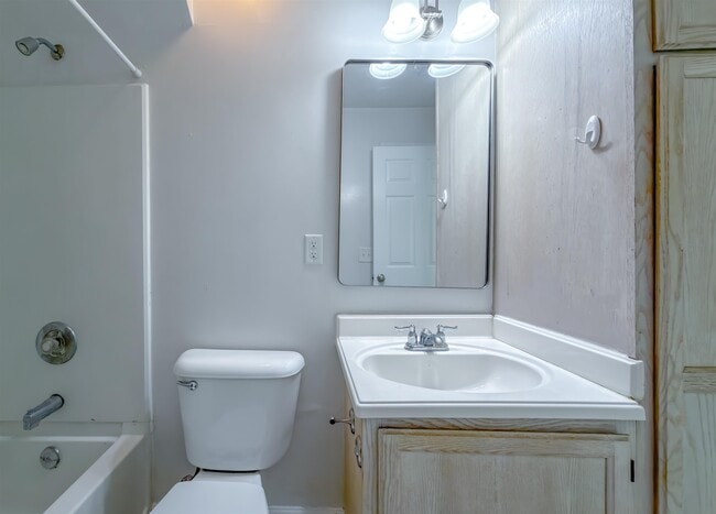 Building Photo - 1340 Hancock St