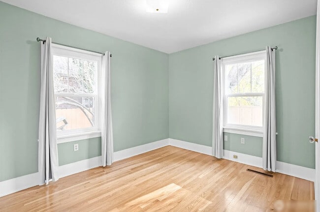 Building Photo - 8 Newell St