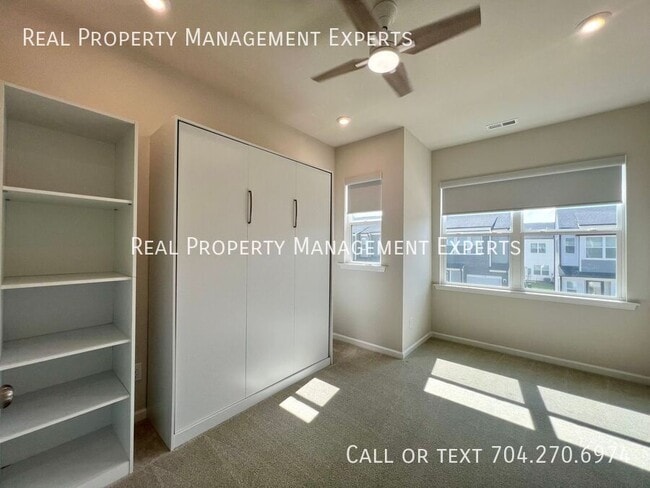 Building Photo - 3115 Hutton Gdns Ln