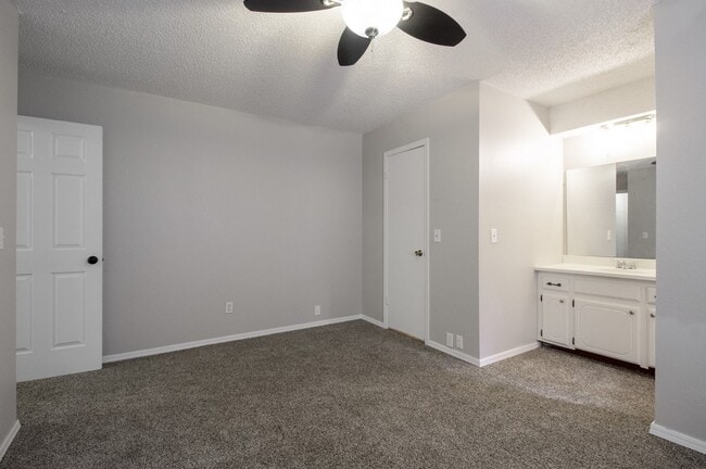 Building Photo - Charming Eastmoor Home: Perfect for Your New Adventure!