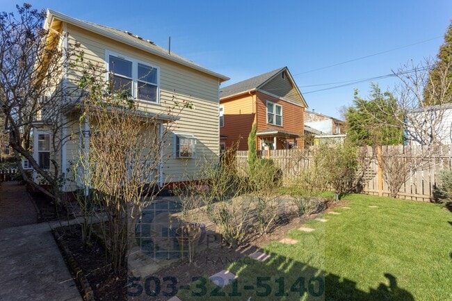 Building Photo - Charming 3 Bedroom Craftsman - Located near Mississippi Avenue!