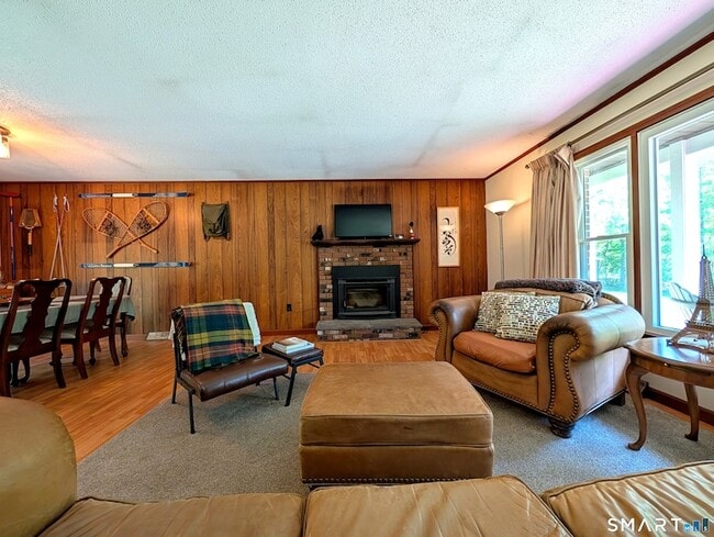 Building Photo - 17 Colebrook Rd