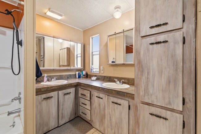 Building Photo - 18010 Ponderosa Ln