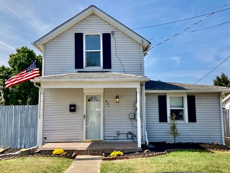 Front - 601 N Maple Street