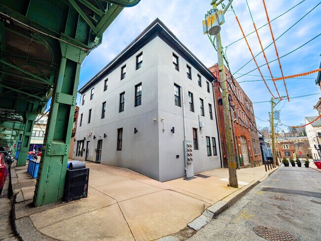 Building Photo - 113 Gay St