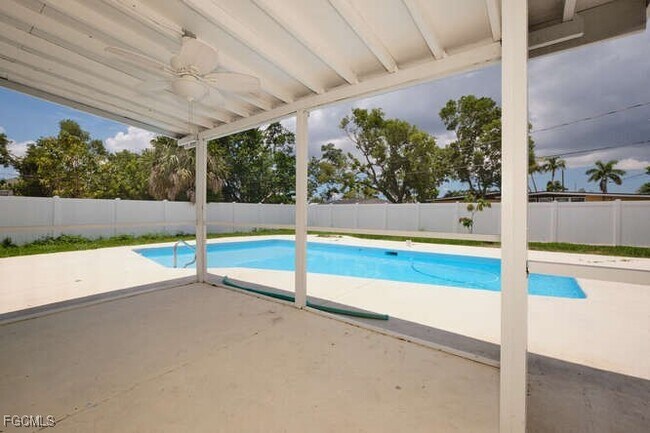 Building Photo - 4370 Deleon St