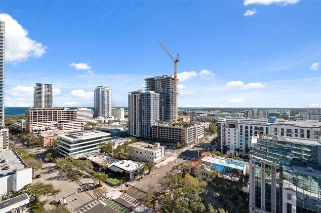 Building Photo - 400 Central Ave