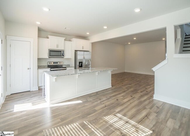 Building Photo - 152 Creekhill St