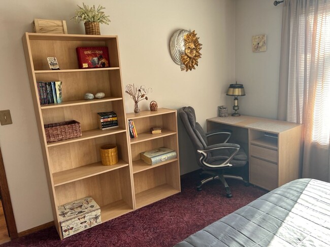 Building Photo - Fully Furnished 2 Bedroom Condo w/ All Uti...