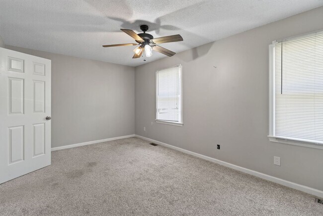 Building Photo - 119 Kingsbridge Ln