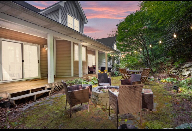 Building Photo - 42 Surrey Run