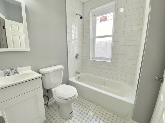 Building Photo - 1000 N 66th St