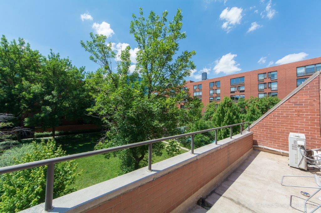 Building Photo - 1153 S Plymouth Ct