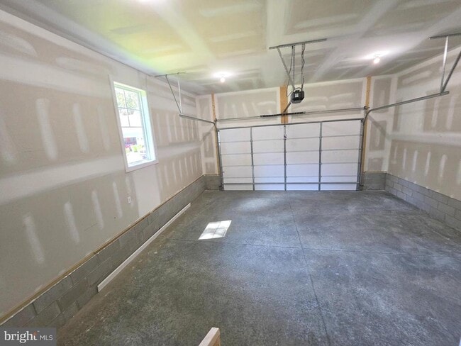 Building Photo - 214 Chandler St