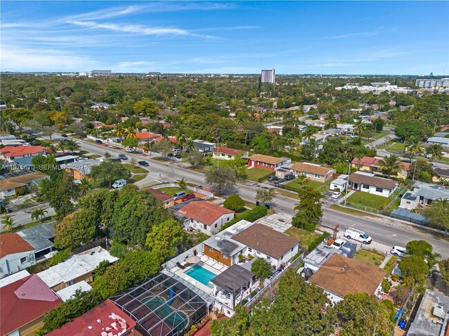 Building Photo - 920 NE 159th St