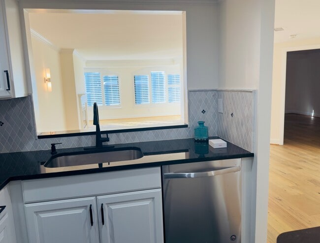 Building Photo - 1080 Wisconsin Ave NW