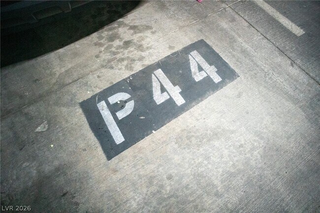 Building Photo - 51 E Agate Ave