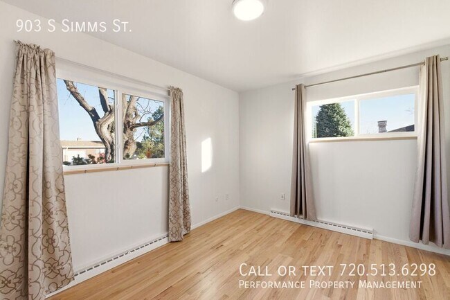 Building Photo - 903 S Simms St