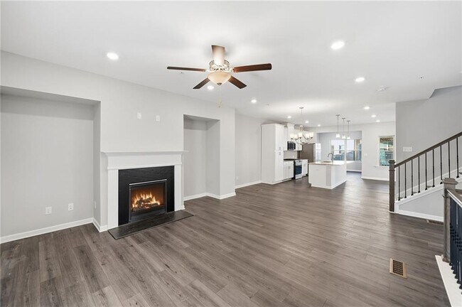 Building Photo - 318 Commons Ave