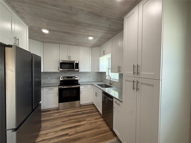 Building Photo - 3665 Belle Vista Dr E