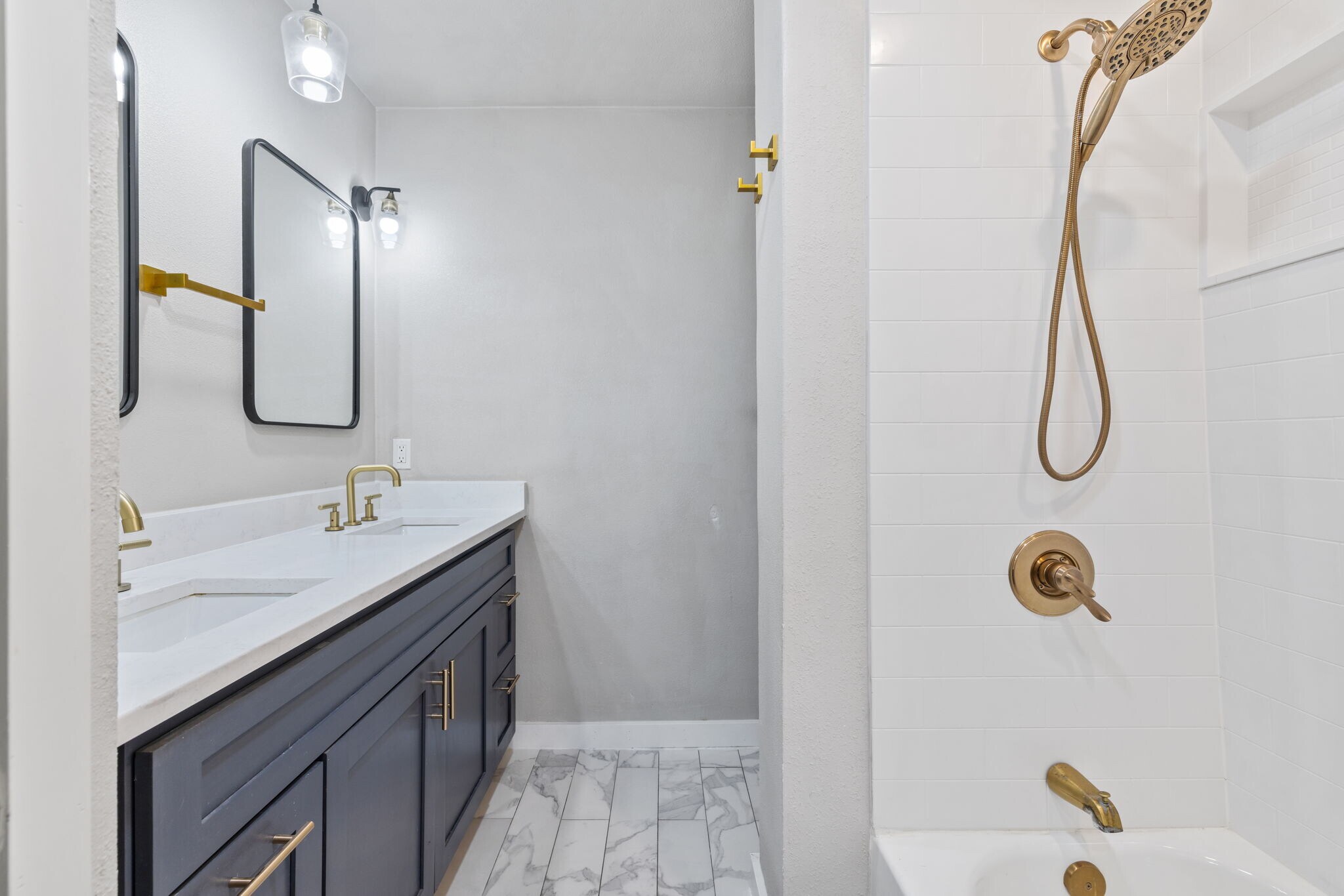 Building Photo - 1910 N Floyd Rd