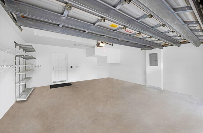 Building Photo - 21025 NE 31st Ave