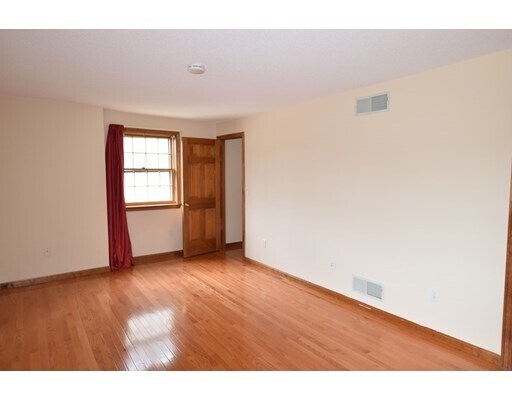 Building Photo - E52 Scotty Hollow Dr