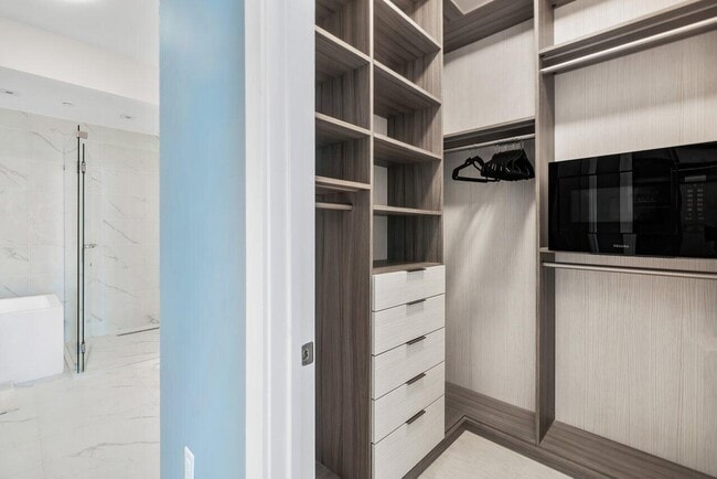 Building Photo - 3100 N Ocean Dr