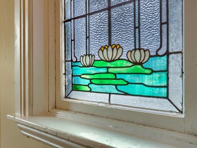 Building Photo - 211 Verbeke St