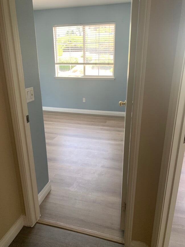 Building Photo - 1520 Sapphire Dr
