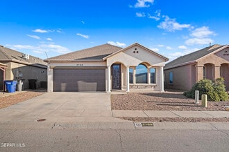 Building Photo - 3768 Loma Adriana