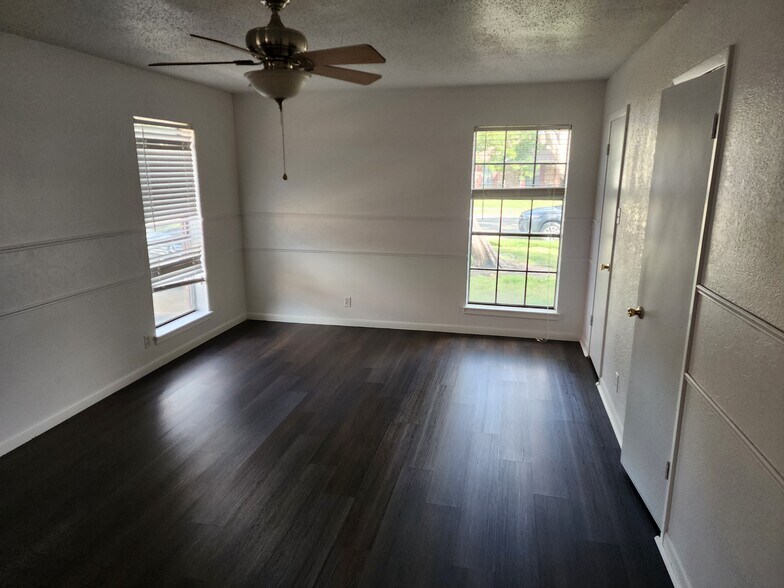 Building Photo - 1802 Archer Dr