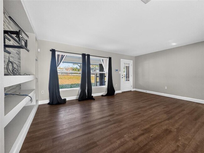 Building Photo - 2304 Country Club Rd