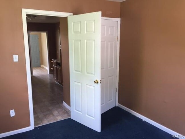 Building Photo - New Renovation!!!2 bedroom bungalow, deck, huge yard, Hancock schools